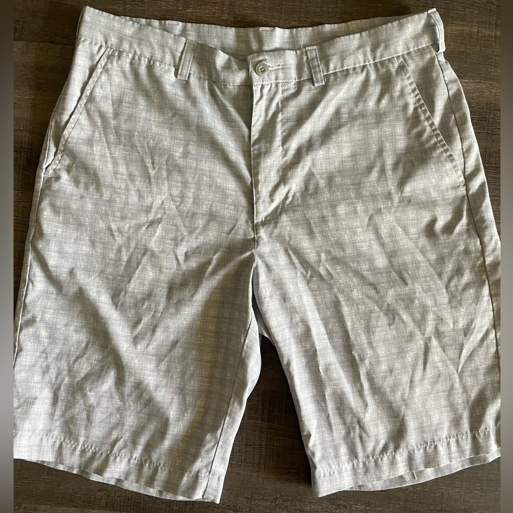 Men’s plaid shorts